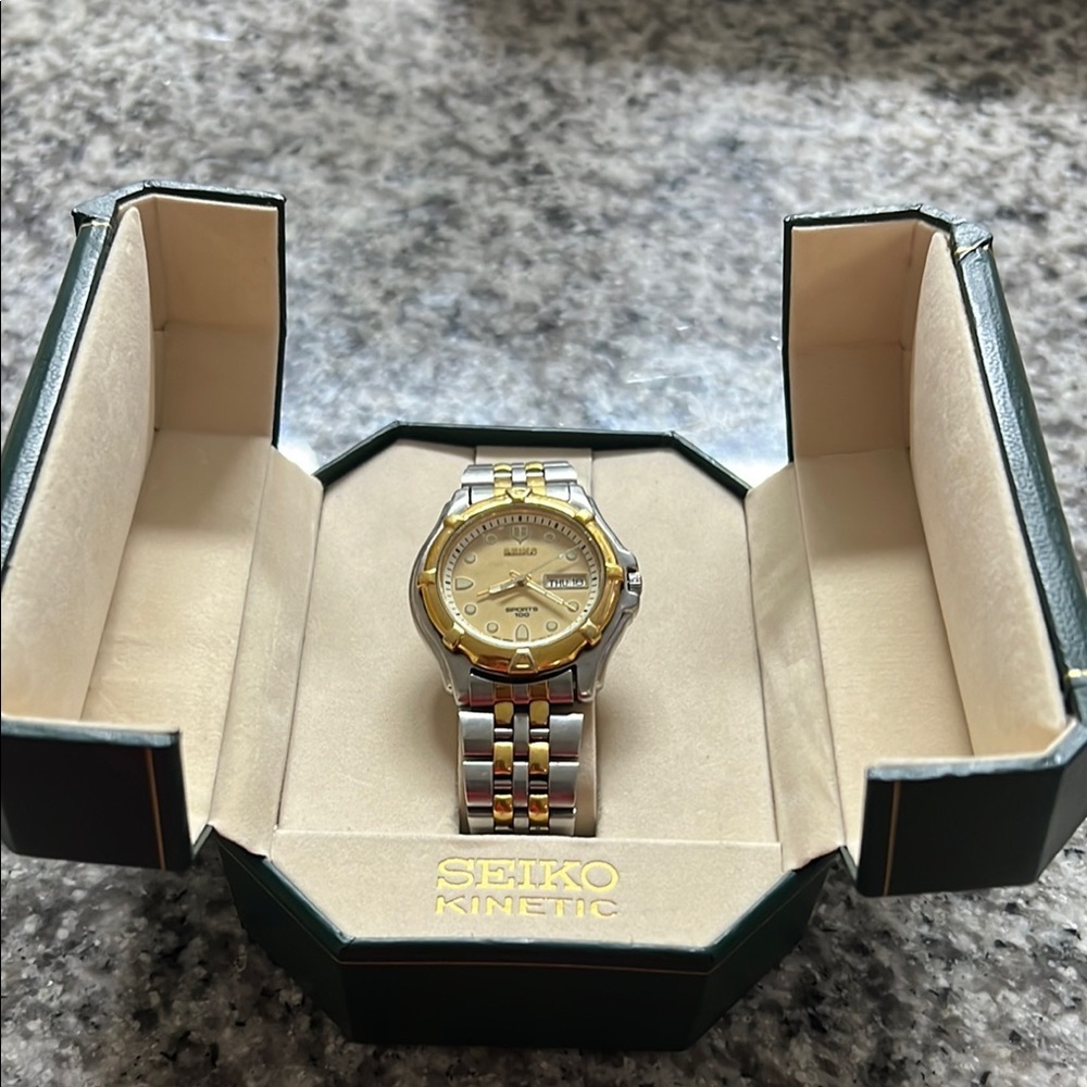 Vintage Seiko Kinetic Men's Gold and Silver Watch